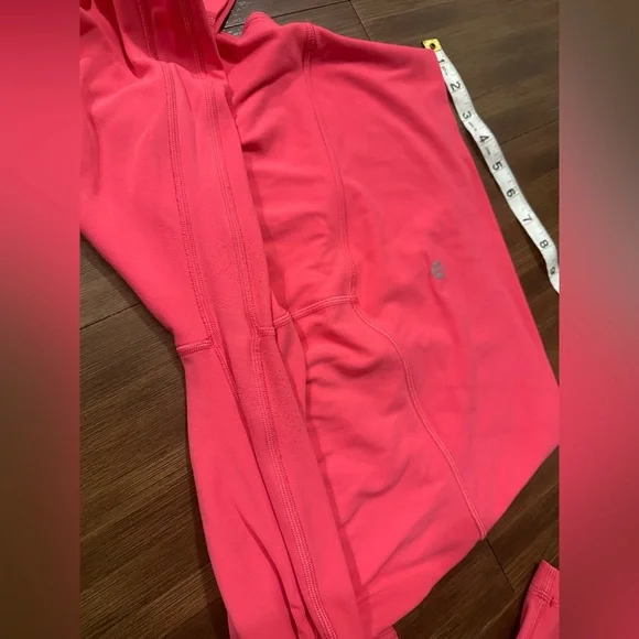 Lululemon Align High-Rise Crop 23"
Lip Gloss
W6BGLS
Double lined
Size 10 - Picture 5 of 8